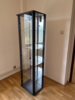 Vitrína se světlem - 2