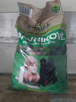 Nové přírodní travníkové hnojivo Natura 8kg spotřeba 2027 - 2