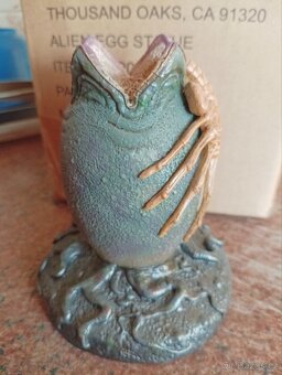 Sideshow alien egg - 2