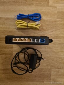 Linksys WRP400 - router s WiFi rozhraním a VoIP adaptér - 2