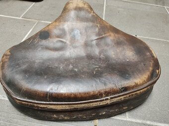 Sedlo Jawa Pérák - 2