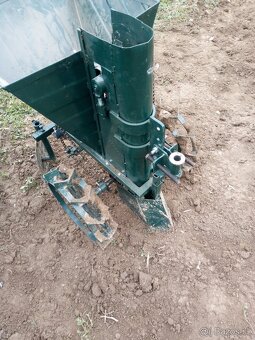 Sazeč Brambor , sadzač zemiakov - 2