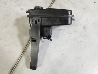 BMW - expazní nadrž / vyrovnávací nádoba - 2