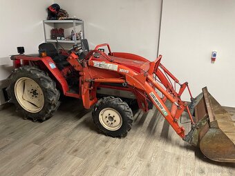 Malotraktor Yanmar 235 čelní nakladač - 2