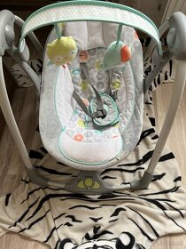 Ingenuity Přenosná houpačka Swing'n'Go Hugs & Hoots - 2