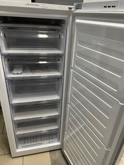 Nepoužitá mraznička Beko RFSA240M43WN - 2