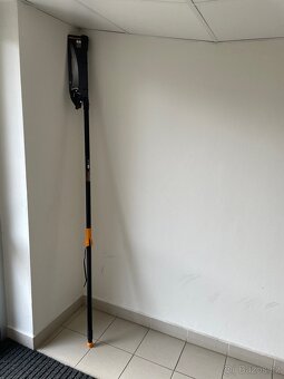 Fiskars teleskopické nůžky s pilkou - 2