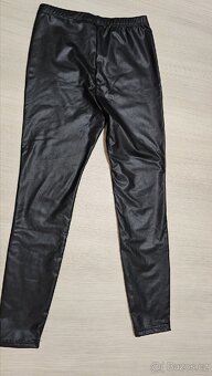 Dívčí koženkové legíny vel. 140 - 2