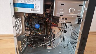 Počítač HAL3000 s CPU Intel 4. generace - 2