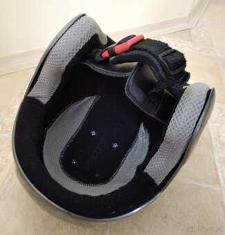 Helma na lyžování - 2