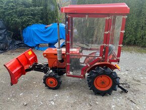 Traktor KUBOTA 4X4 + pluh - 2