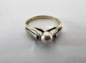 Zlatý dámský prsten s perlou– zlato 585/1000 (14 kt) 2,95 g - 2