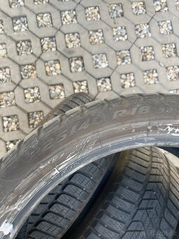 Zimní pneu 225/40/18 - 2