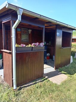 Karavan s dřevěnou přístavbou - 2