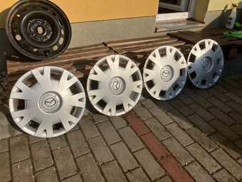 Sada plechových disků R15 s plastovými poklicemi Mazda - 2
