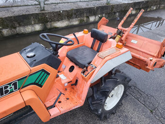 KUBOTA XB1 - 2