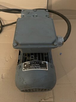 Elektromotor s převodovkou - 2
