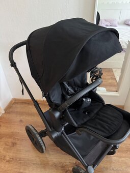 Cybex Priam 2023 s cernou konstrukci - 2