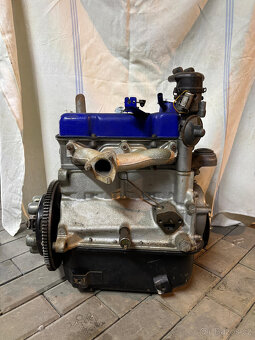 fiat 600 motor + díly (prodam jako celek) - 2