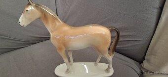 Porcelánová figurka - 2