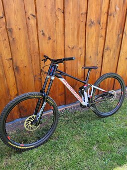 Mondraker summum DH - 2