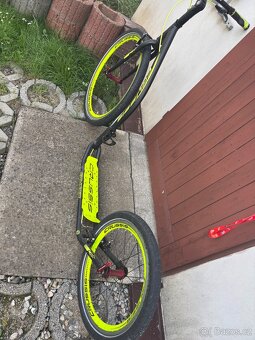 Koloběžka Crussis Urban 4.2 černo-žlutá - 2