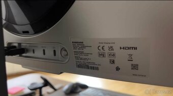 Samsung Odyssey OLED G8 (LS34BG850SUXEN) - 2
