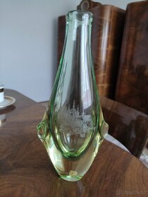 Váza z hutního skla ŽBS - Miloslav Klinger s rytinou Praha - 2