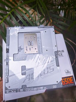 GIGABYTE B650E AORUS STEALTH ICE - 2
