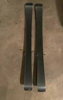 DĚTSKÉ CARVINGOVÉ LYŽE HEAD TEAM SHAPE 72 142cm - 2