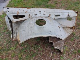 Levý a pravý blatník s podběhem Wartburg 353 - 2