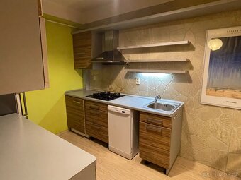 Moderní kuchyňská linka se spotřebiči - 2