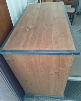 Netradiční celo masivní komoda - 2