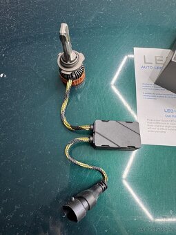 Sada LED Žárovek HB4 s možnosti měnit barvu - 2