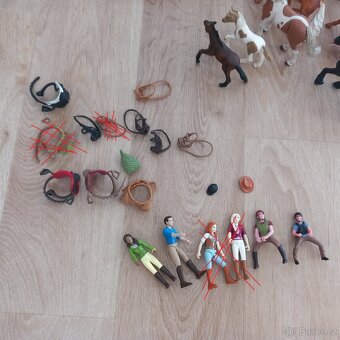 Schleich – Karvan + Koně + Jezdci + Doplňky - 2