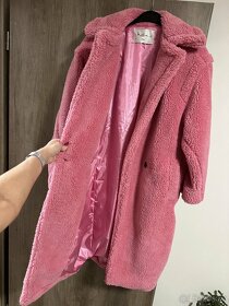 Plyšový růžový kabát vel. S - 2