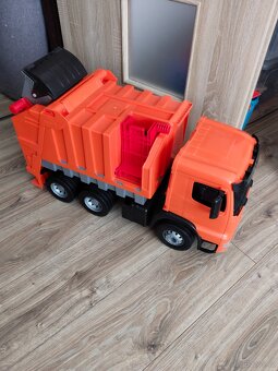 Velké popelářské auto - 2