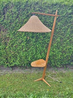 Stojací lampa s čtecím stolkem, proutěné stínidlo - 2