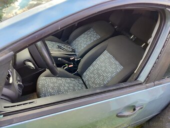 Prodám bouraný Ford fiesta 2004 1.25 na ND - 2