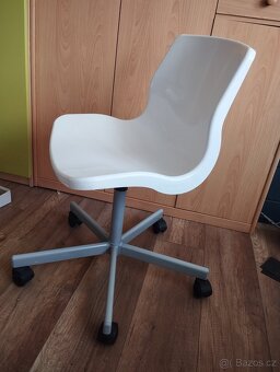 Dětská otočná  plastová bílá židle - 2