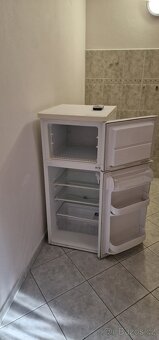 Prodej lednice z mrazákem - 2