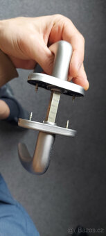 Klika na vrata se zuženou rozetou značka M+T - 2