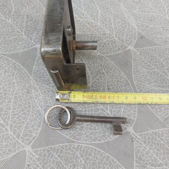 Malé špajzové zámky, funkční. - 2