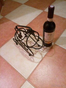 Kovaný stojan na víno - 2