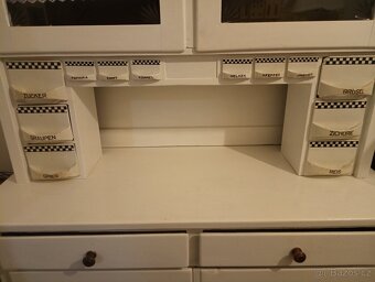 Historický kuchyňský kredenc - 2