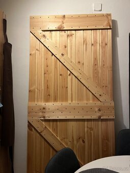 Posuvné dveře s kováním - 2