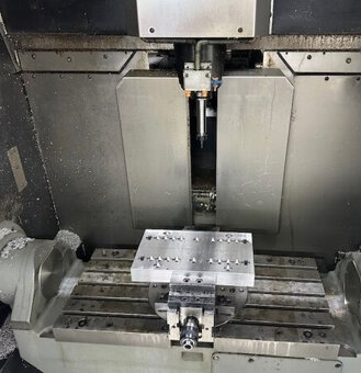 Obráběcí centra - pětiosá B 300 U - 2