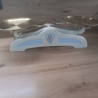 Staré kuchyňské váhy krémové - 2