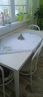Jídelní stůl se 4 židlemi - 2
