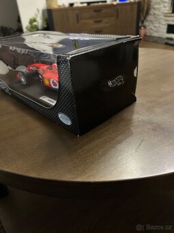 Ferrari F 2001 1:18 - 2